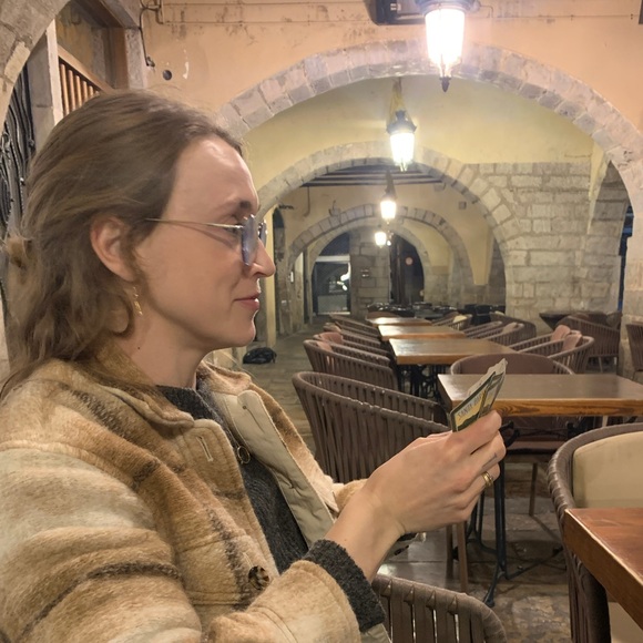 Meet your Posher, Gillian - Picture 2 of 2